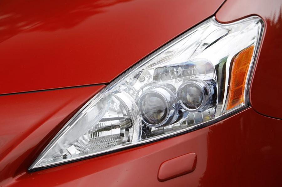  Toyota Prius V 2011 года  (фото 155 из 208)